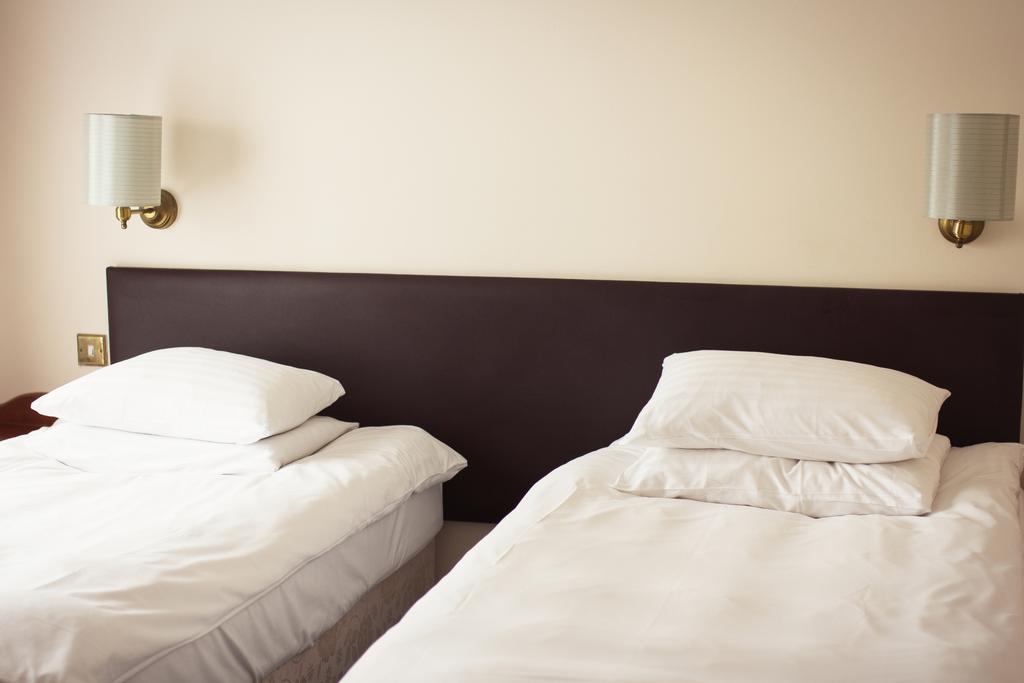 Abbey Lodge Hotel High Wycombe Szoba fotó